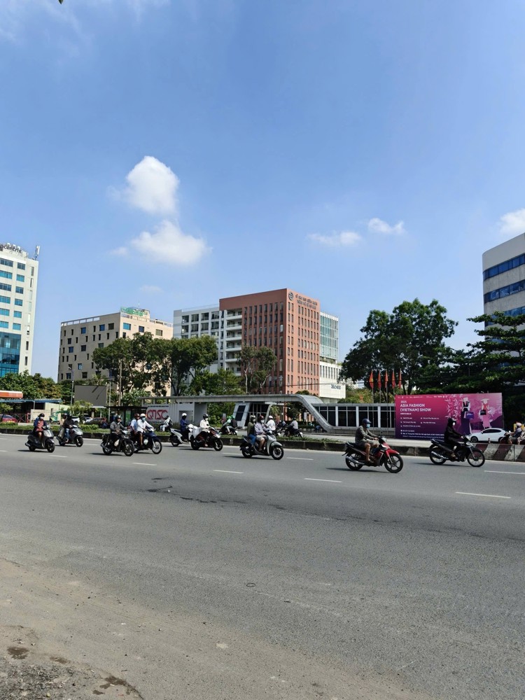 Bán nhà mặt tiền 5 lầu 6x20m giá 13,7 tỷ Đường Tô Ký