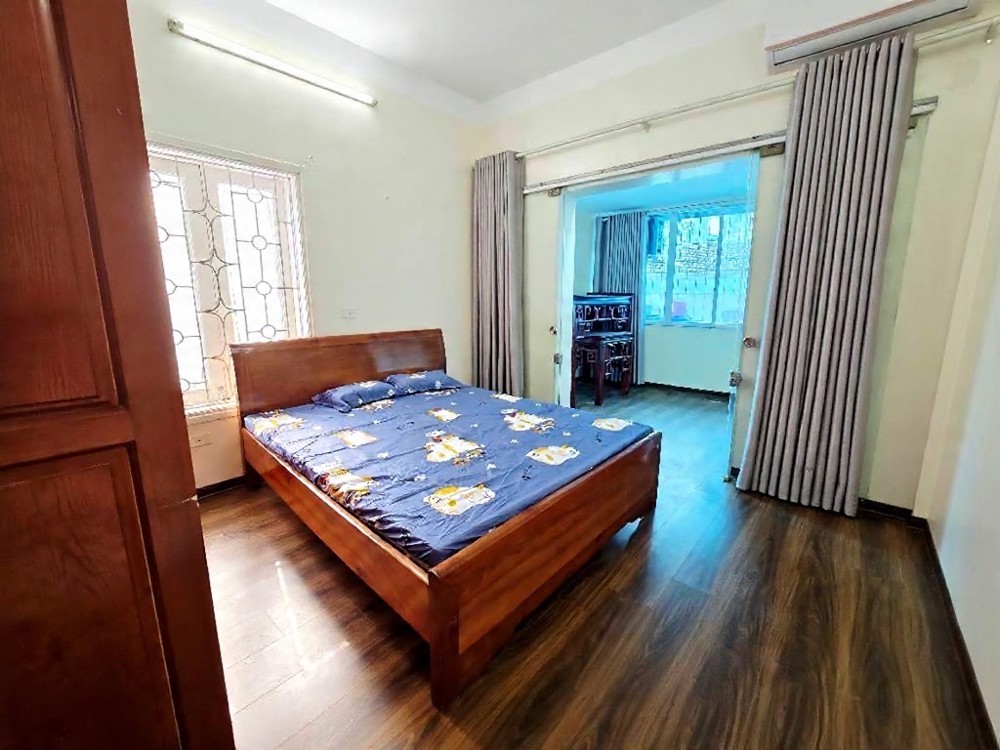 bán nhà tập thể nguyễn phong sắc cầu giấy DT 48/90m giá 5,55 tỷ ô tô đỗ cửa