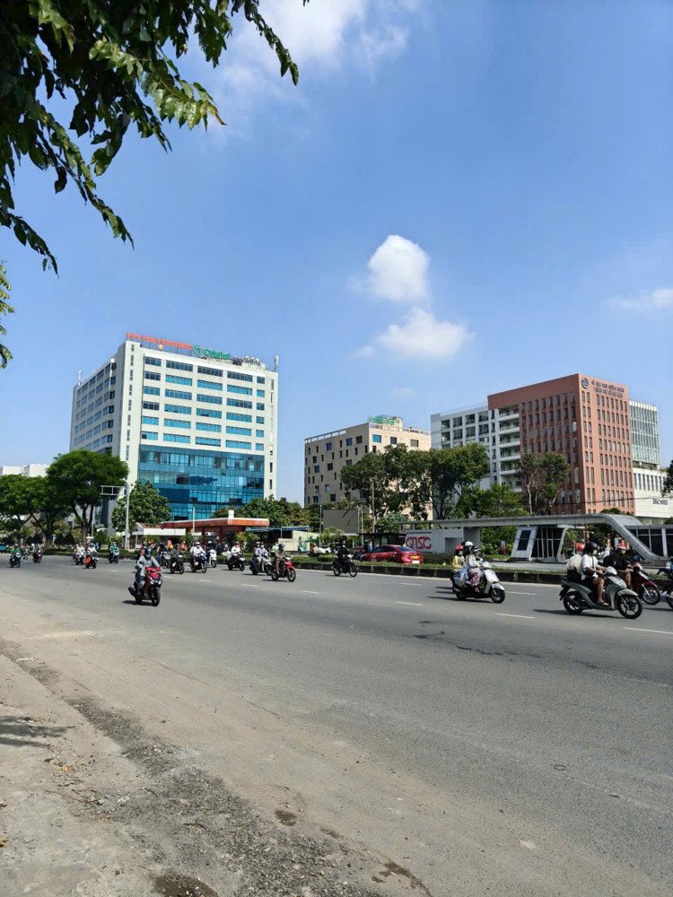 Bán Nhà 5 Lầu Có Thang Máy – Đối Diện Công Viên Pm Quang Trung