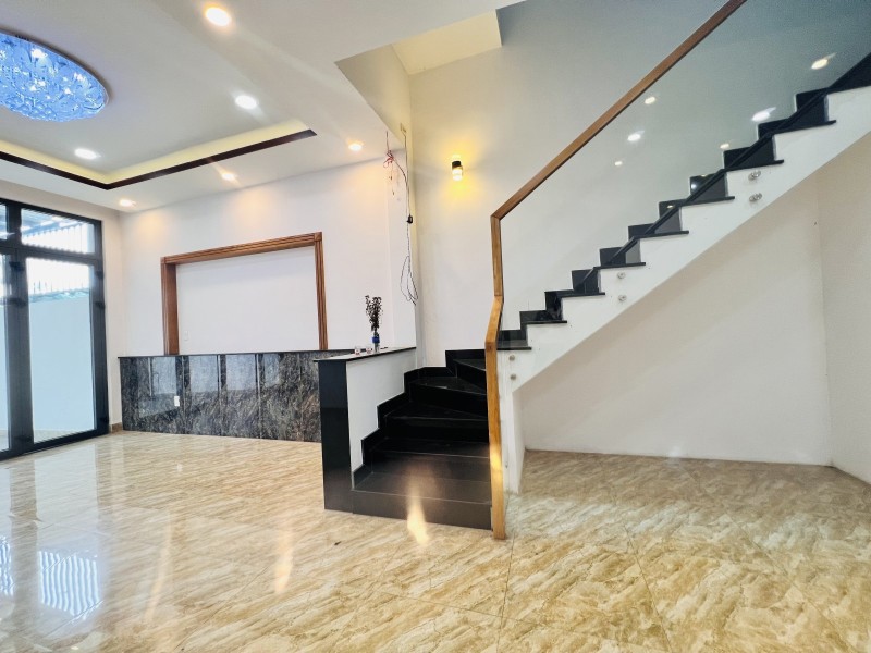 Bán nhà 3 tầng 85m2 , đường số 9, Linh Xuân, Thủ Đức, TP HCM - Sổ hồng, giá 6,15  tỷ. Liên hệ