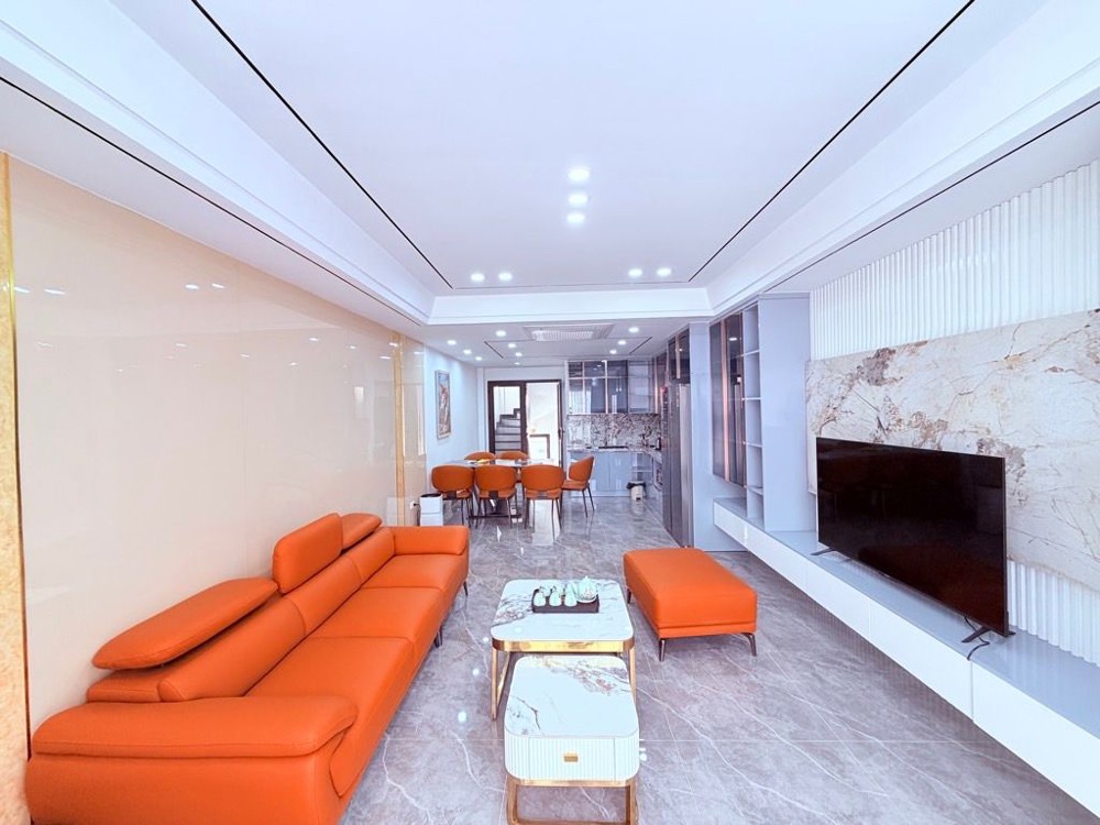 bán nhà mặt ngõ phố Trạm 56m x 7T gara kinh doanh oto thông, ở luôn