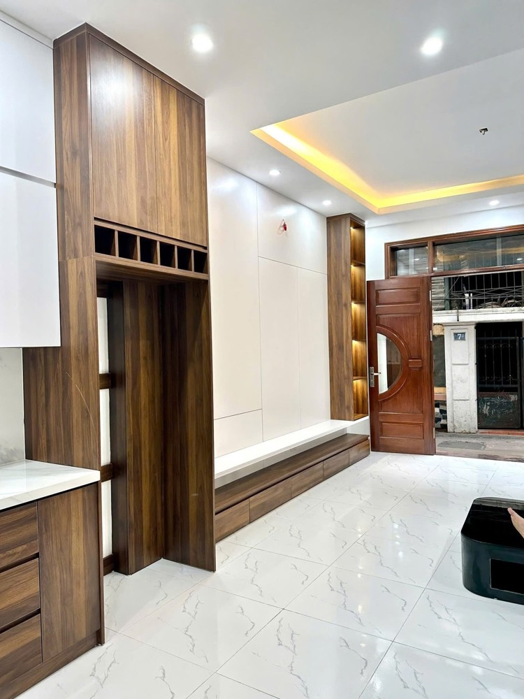 NHÀ MỚI KÍNH COONG PHỐ XUÂN LA- 30M 5T NHỈNH 8 TỶ- VỊ TRÍ TRUNG TÂM- KHU VỰC DÂN TRÍ