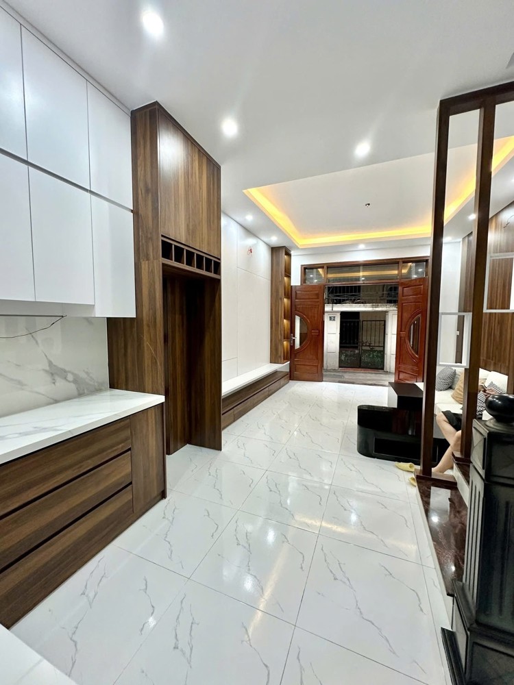 NHÀ MỚI KÍNH COONG PHỐ XUÂN LA- 30M 5T NHỈNH 8 TỶ- VỊ TRÍ TRUNG TÂM- KHU VỰC DÂN TRÍ