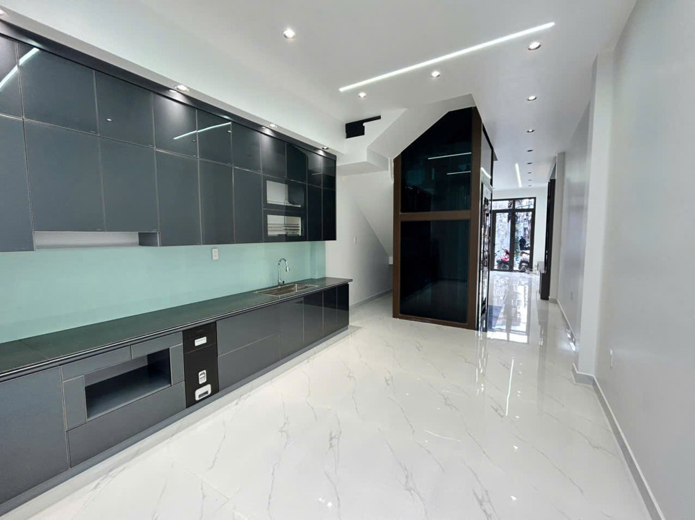 Mở bán nhà 4 tầng có thang máy tại Quán Nam Trại Lẻ Hải Phòng