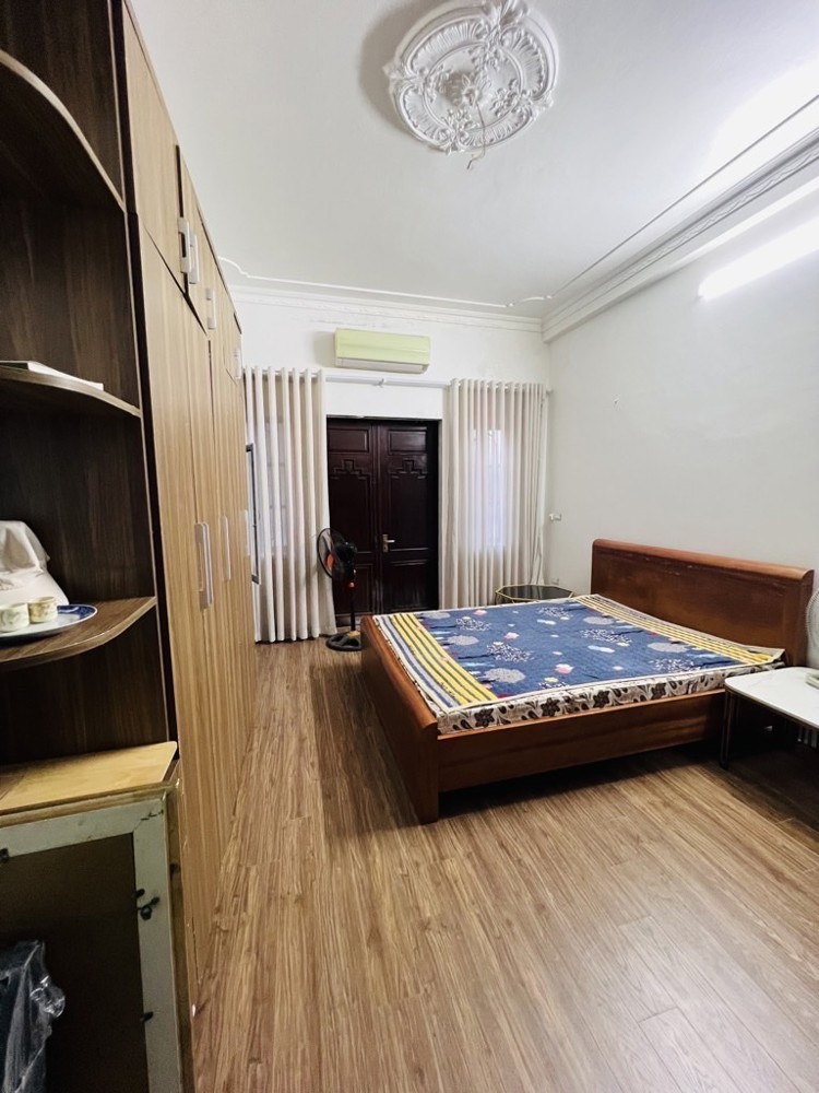 bán nhà thụy khuê 50m x 5 tầng 11,8 tỷ ngõ ba gác,sát hồ tây,nhà đẹp ở ngay