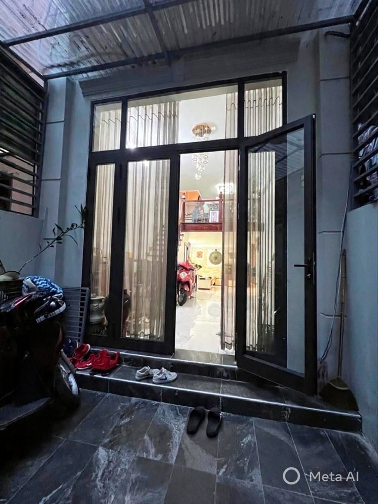 bán nhà thụy khuê 50m x 5 tầng 11,8 tỷ ngõ ba gác,sát hồ tây,nhà đẹp ở ngay