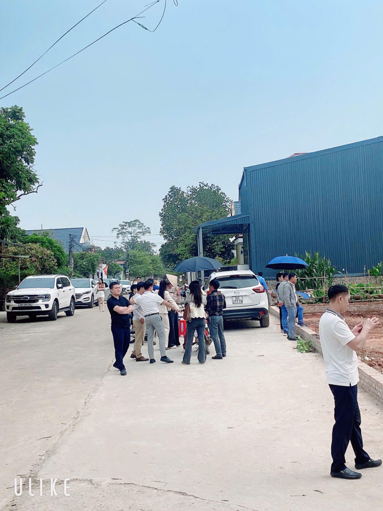 +

TỔNG 8 LÔ FO ĐƯỜNG THÔNG RỘNG 11M  5 LÀN Ô TÔ TRÁNH NHAU  

CAM KÊT HOA HẬU ĐẸP NHẤT THĂNG