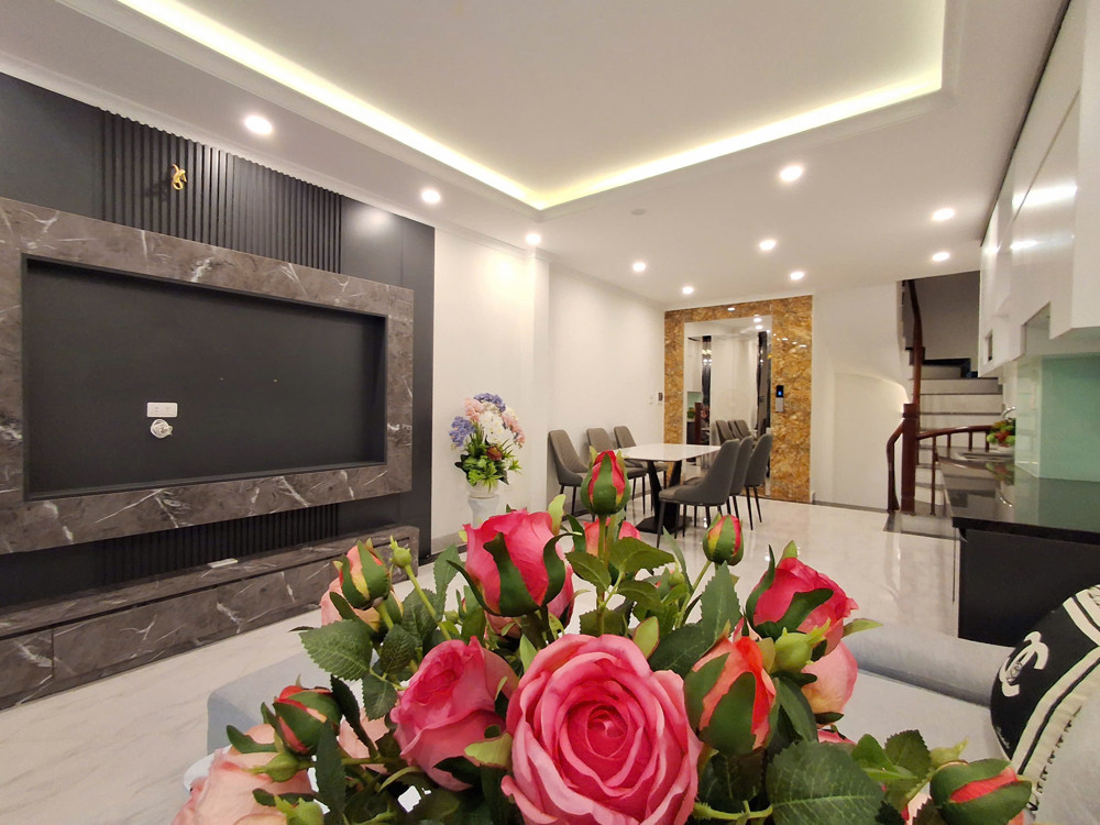 NHÀ ĐẸP MẶT Ô TÔ- KINH DOANH Nguyễn Văn Linh 45m2 X 6 Tầng mặt tiền 4.1m 11.4 tỷ Long Biên-Hà Nội