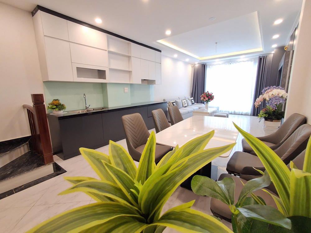 NHÀ ĐẸP MẶT Ô TÔ- KINH DOANH Nguyễn Văn Linh 45m2 X 6 Tầng mặt tiền 4.1m 11.4 tỷ Long Biên-Hà Nội