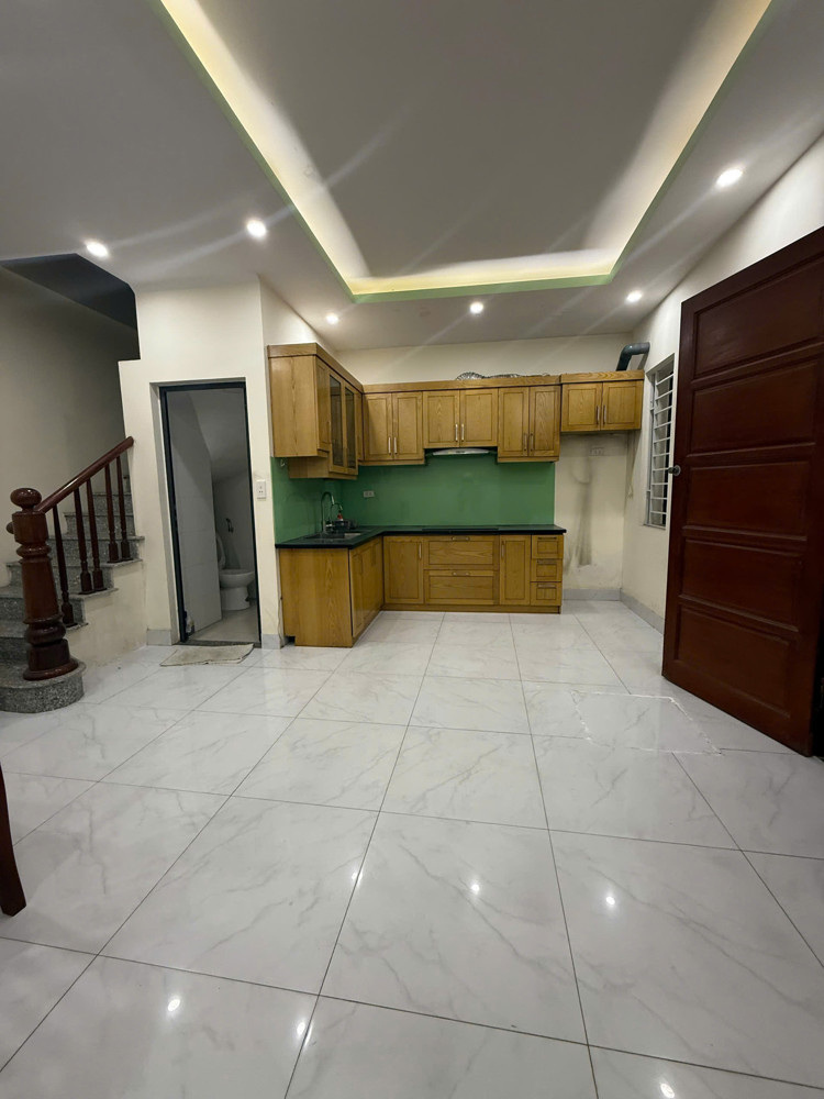 BÁN NHÀ RIÊNG FULL NỘI THẤT Bồ Đề 30m2 X 5 Tầng mặt tiền 5.5mX 6.1 Tỷ.Long Biên-Hà Nội