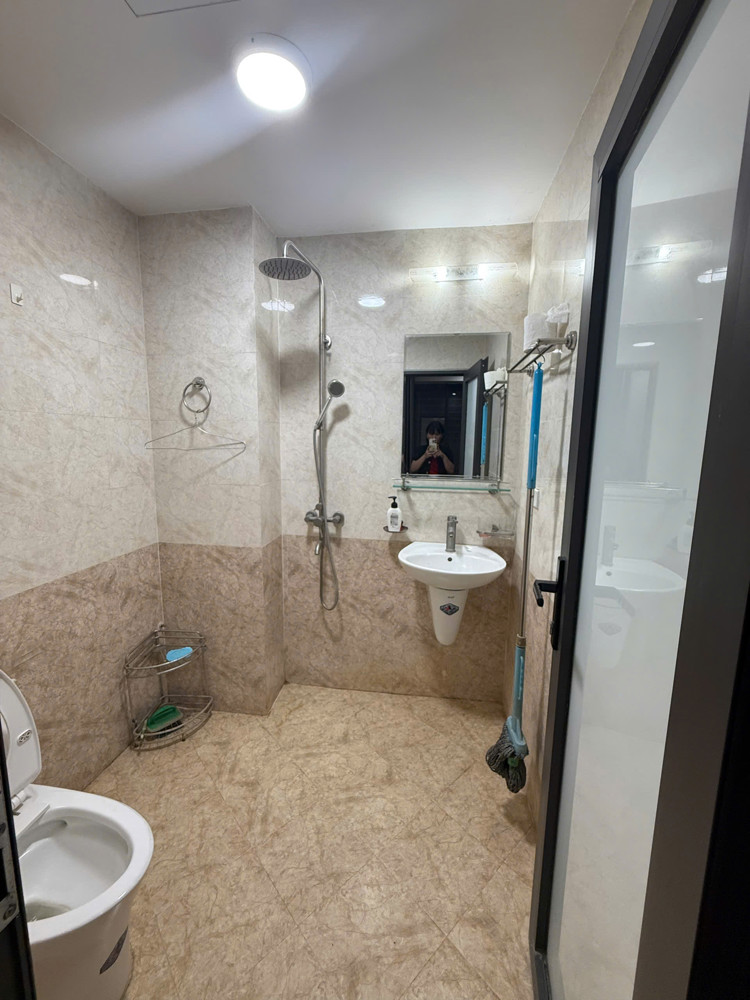 BÁN NHÀ RIÊNG FULL NỘI THẤT Bồ Đề 30m2 X 5 Tầng mặt tiền 5.5mX 6.1 Tỷ.Long Biên-Hà Nội