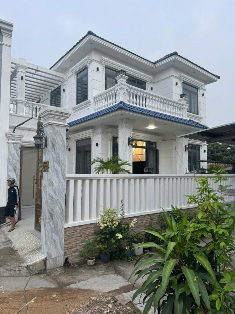 Bán Biệt Thự 1 Trệt 1 Lầu, Góc 3 Mặt Tiền, Tại Kp7, P. Tân Phong. Ngang Đất Rộng 13M