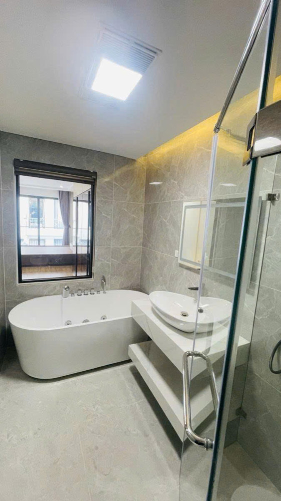 Bán nhà Cổ Linh 45m 7 tầng thang máy phân lô ô tô tránh hơn 16 tỷ