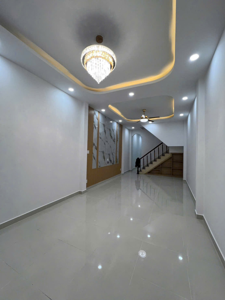 Bán nhà 1 trệt 2 lầu hẻm Hồ Xuân Hương, phường Nha Trang
Diện tích hiện sử dụng: 84 m2 Giá bán: