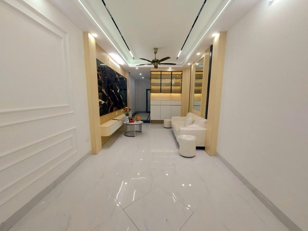 NHỈNH 12 TỶ SỞ HỮU NHÀ MỚI THANG MÁY GIÁP BÁT, 42M2 X 5 TẦNG