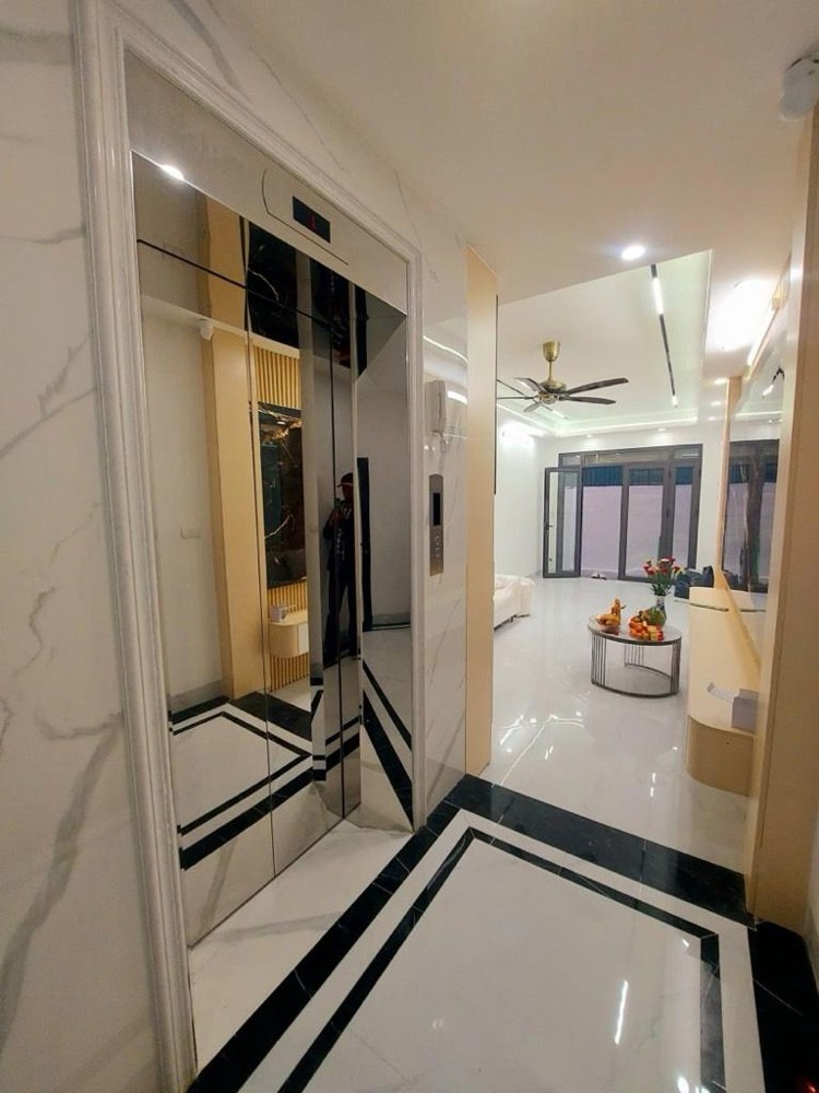 NHỈNH 12 TỶ SỞ HỮU NHÀ MỚI THANG MÁY GIÁP BÁT, 42M2 X 5 TẦNG