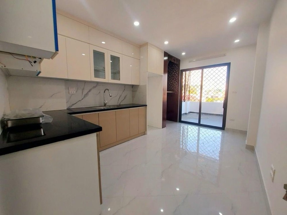 NHỈNH 12 TỶ SỞ HỮU NHÀ MỚI THANG MÁY GIÁP BÁT, 42M2 X 5 TẦNG