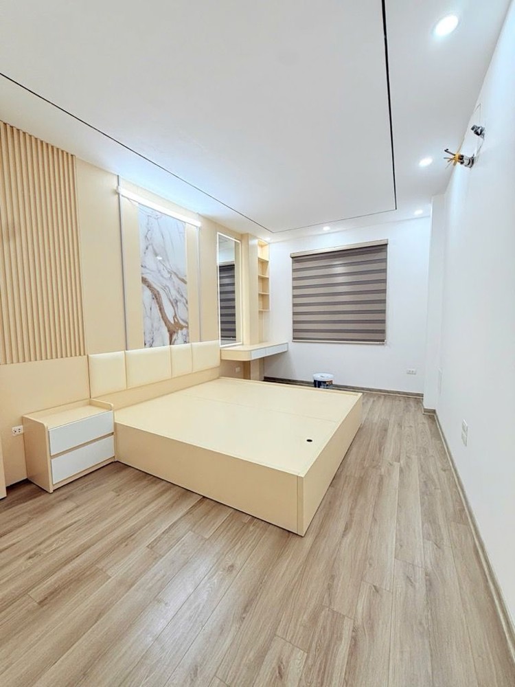 NHỈNH 12 TỶ SỞ HỮU NHÀ MỚI THANG MÁY GIÁP BÁT, 42M2 X 5 TẦNG