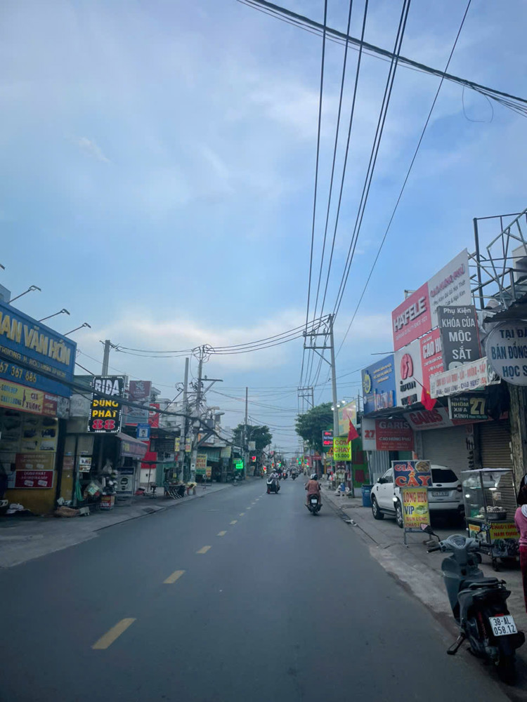 Bán đất mặt tiền 25x100m  giá 70 tỷ Đường Phan Văn Hớn