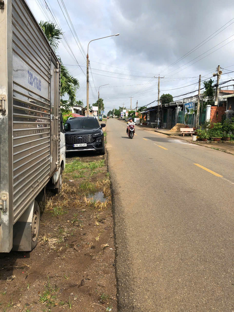 Bán đất thị trấn kim long , mặt tiền đường kim long quản thành , cách nhà nghỉ kim long 30m