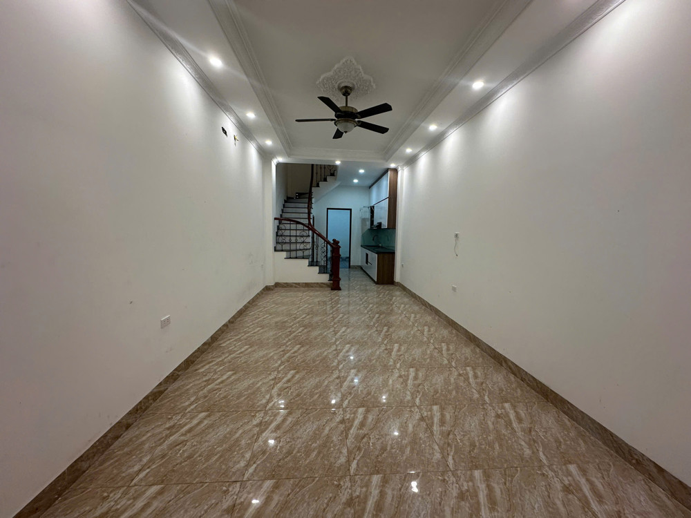 BÁN NHÀ BÁT KHỐI LONG BIÊN DT 54M2 VÀI BƯỚC RA Ô TÔ TRÁNH THOÁNG MÁT Ở SƯỚNG