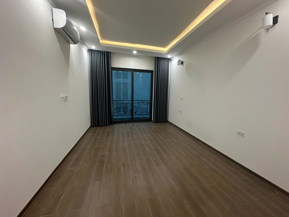 BÁN NHÀ BÁT KHỐI LONG BIÊN DT 54M2 VÀI BƯỚC RA Ô TÔ TRÁNH THOÁNG MÁT Ở SƯỚNG