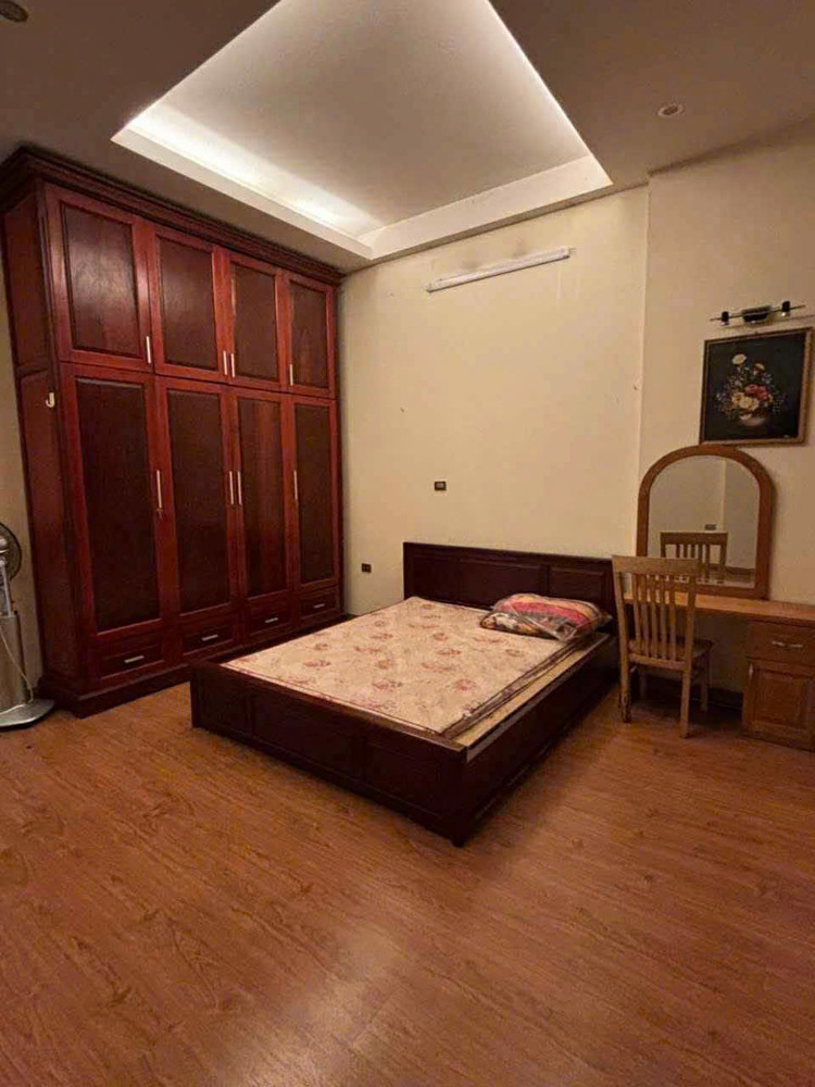 BÁN NHÀ BÁT KHỐI LONG BIÊN DT 35M2 Ô TÔ GẦN VÀI PHÚT SANG PHỐ TIỆN ÍCH