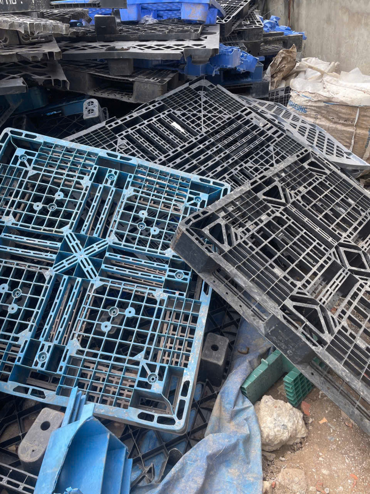 Cần Thu Mua Ba Lết Nhựa, Số Lượng Lớn Không Giới Hạn