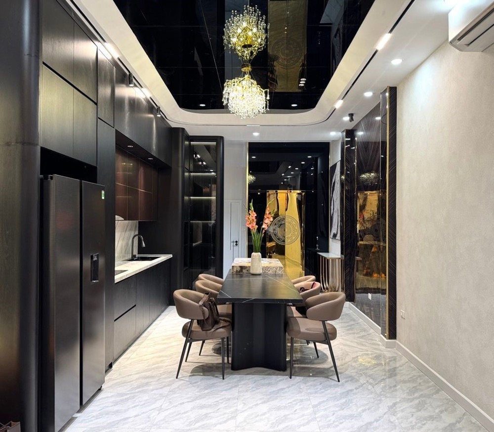 Bán Nhà Hoàng Cầu_ở Cực Sướng_5 Tầng Thang Máy_ba Gác Qua Nhà_45m2_giá Chào 12,5 Tỷ