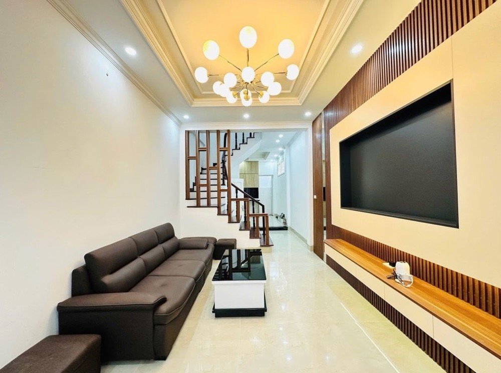 Bán Nhà Hoàng Cầu_ở Cực Sướng_5 Tầng Thang Máy_ba Gác Qua Nhà_45m2_giá Chào 12,5 Tỷ