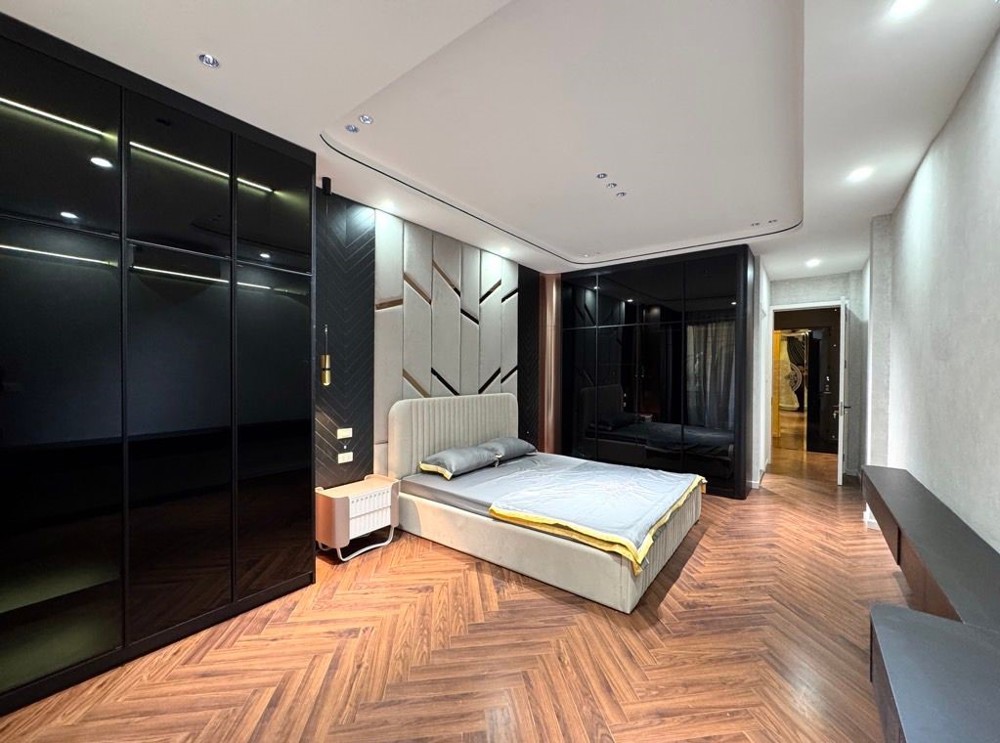 Bán Nhà Hoàng Cầu_ở Cực Sướng_5 Tầng Thang Máy_ba Gác Qua Nhà_45m2_giá Chào 12,5 Tỷ