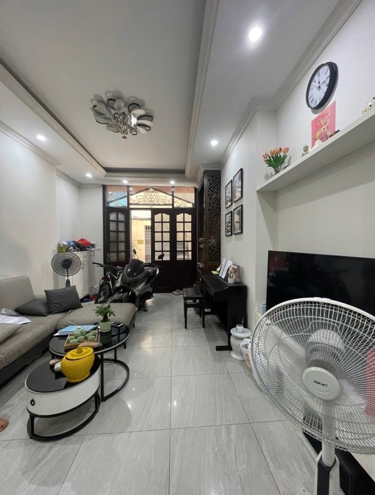 Bán Nhà Đặng Tiến Đông_ba Gác Đỗ Cửa_sát Phố_ở Sướng_32m2_giá Chào 9,8 Tỷ