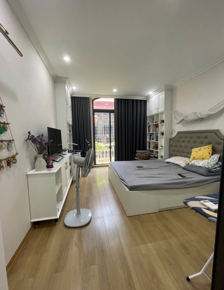 Bán Nhà Đặng Tiến Đông_ba Gác Đỗ Cửa_sát Phố_ở Sướng_32m2_giá Chào 9,8 Tỷ