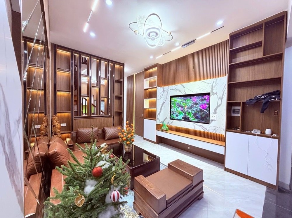 Bán Nhà Phố Hoàng Cầu_ô Tô Đỗ Cửa 24/7_Sổ Đỏ Két_36m2_giá Chào 15,3 Tỷ