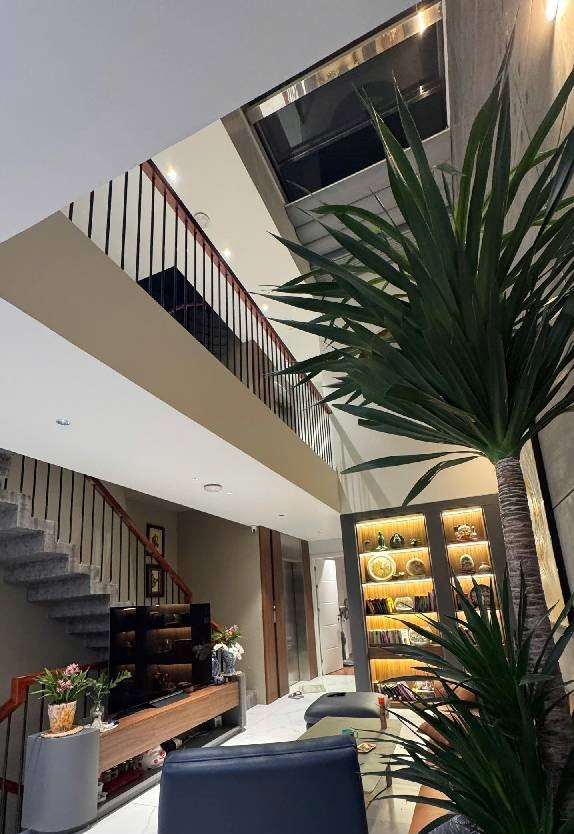 Bán Nhà Đặng Tiến Đông_ô Tô Cất Nhà_gần Hồ Hoàng Cầu_mt Rộng Bề Thế_82m2