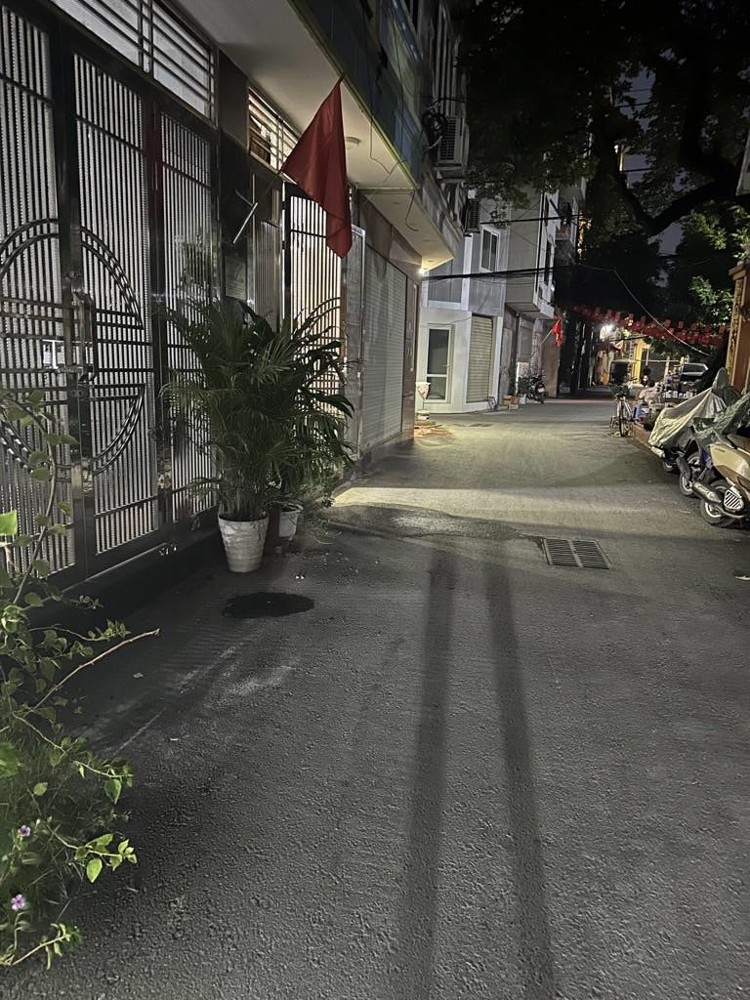 Bán Nhà P. Kim Giang, Hn, Dt 41 M2,4 Tầng, Giá Bán 9.6 Tỷ Mô Tả: Nhà Khu Vực Đi Lại Thuận Tiện