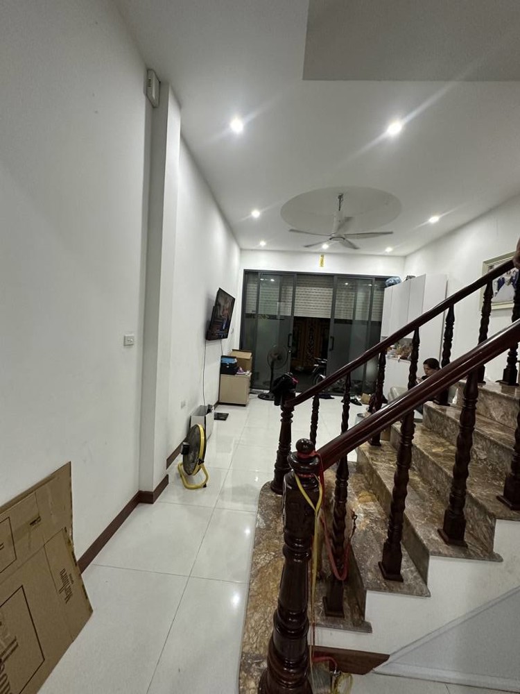 Bán Nhà P. Kim Giang, Hn, Dt 41 M2,4 Tầng, Giá Bán 9.6 Tỷ Mô Tả: Nhà Khu Vực Đi Lại Thuận Tiện