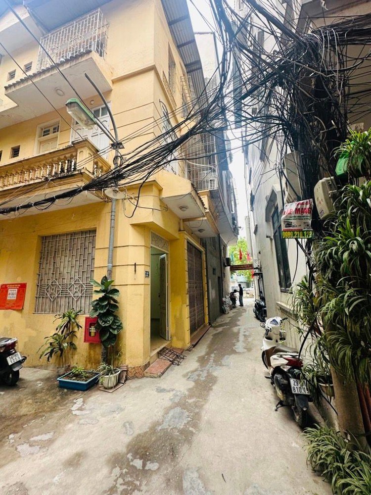 Bán Nhà Phố Trịnh Đình Cửu, Hn, Dt 47 M2, 3 Tầng, Mt 5M, Giá Bán 12.8 Tỷ Mô Tả: Nhà Lô Góc Ngập