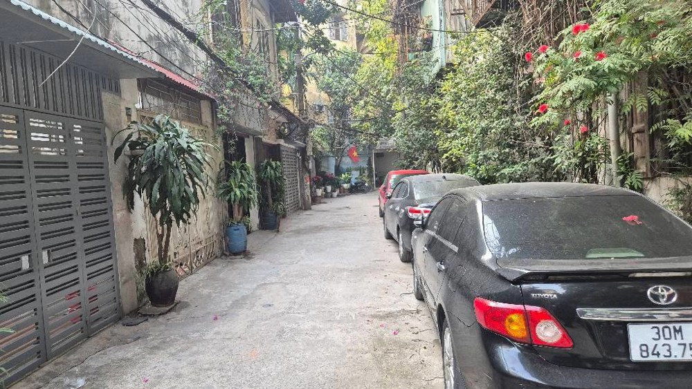 Bán Nhà Giải Phóng, Hn, Dt 72 M2, 3 Tầng, Mt 4.2M, Giá Bán 22.8 Tỷ Mô Tả: Nhà Ôtô Vào, Ngõ Thôn