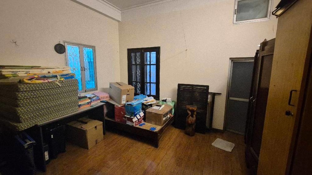 Bán Nhà Giải Phóng, Hn, Dt 72 M2, 3 Tầng, Mt 4.2M, Giá Bán 22.8 Tỷ Mô Tả: Nhà Ôtô Vào, Ngõ Thôn