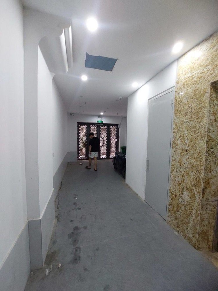 Bán Nhà Giải Phóng, Hn, Dt 47 M2, 7 Tầng, Giá Bán 15.3 Tỷ Mô Tả: Nhà Ôtô Vào, Ngõ Thông Rộng,