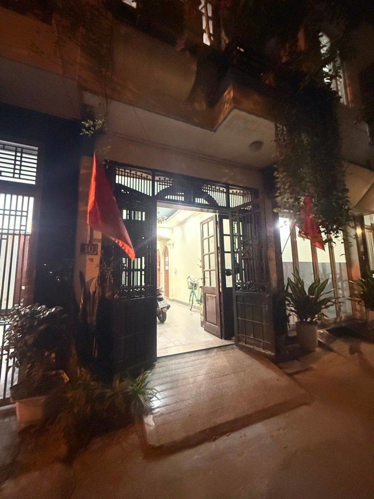 Bán Nhà Phố Vương Thừa Vũ, Hn, Dt 48 M2, 4 Tầng, Giá Bán 17 Tỷ Mô Tả: Nhà Đất Khu Quân Đội, An N