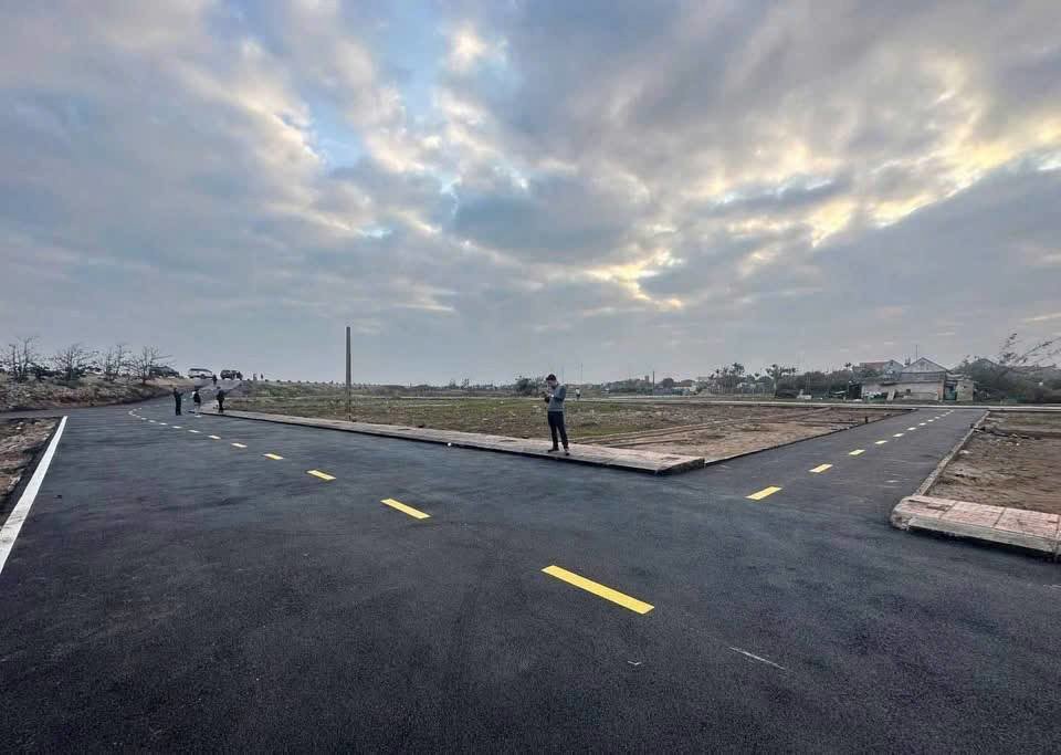 Đất Biển Đẹp!!!!!! 1: Nằm Đối Diện Bãi Tắm Và Khu Đô Thị Biển Của Tập Đoàn Xuân Thiện 2: Cách Đườ