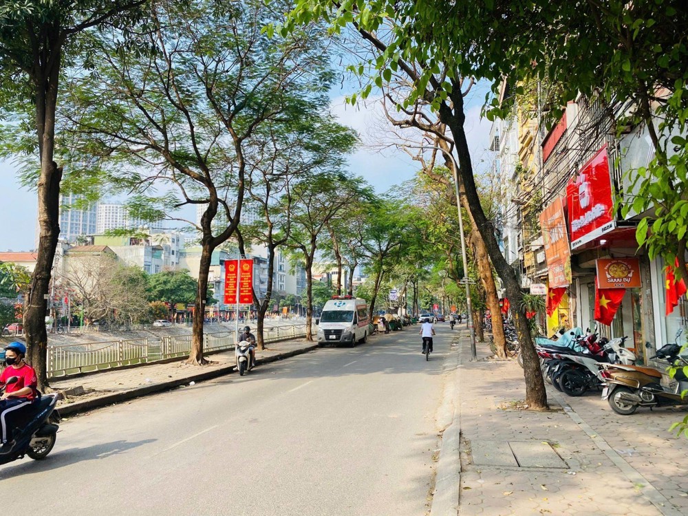 Bán Nhà Mặt Phố Vũ Tông Phan, Hn, Dt 40 M2, 4 Tầng, Giá Bán 23.8 Tỷ Mô Tả: Nhà Mặt Tiền Kính Doanh