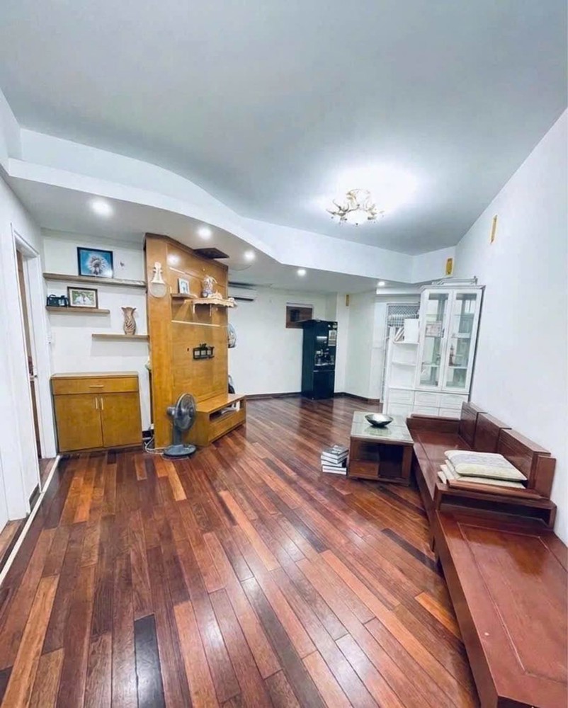 Bán Nhà Cc Oct2 Bắc Linh Đàm, Đặng Xuân Bảng, Hn, Dt 65M2, Giá Bán 4.5 Tỷ Mô Tả: Nhà Căn Góc Vi