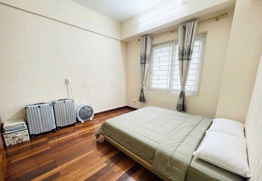 Bán Nhà Cc Oct2 Bắc Linh Đàm, Đặng Xuân Bảng, Hn, Dt 65M2, Giá Bán 4.5 Tỷ Mô Tả: Nhà Căn Góc Vi