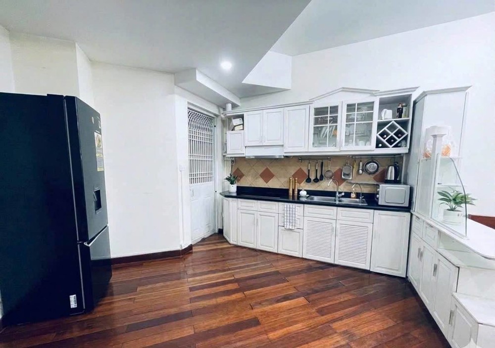 Bán Nhà Cc Oct2 Bắc Linh Đàm, Đặng Xuân Bảng, Hn, Dt 65M2, Giá Bán 4.5 Tỷ Mô Tả: Nhà Căn Góc Vi