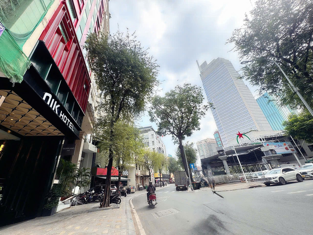 Bán Siêu Phẩm Khan Hiêm- Tòa Nhà 8 Tầng Có Hầm Thang Máy- Mặt Tiền Đông Du, Quận 1- Dt 77M2- View