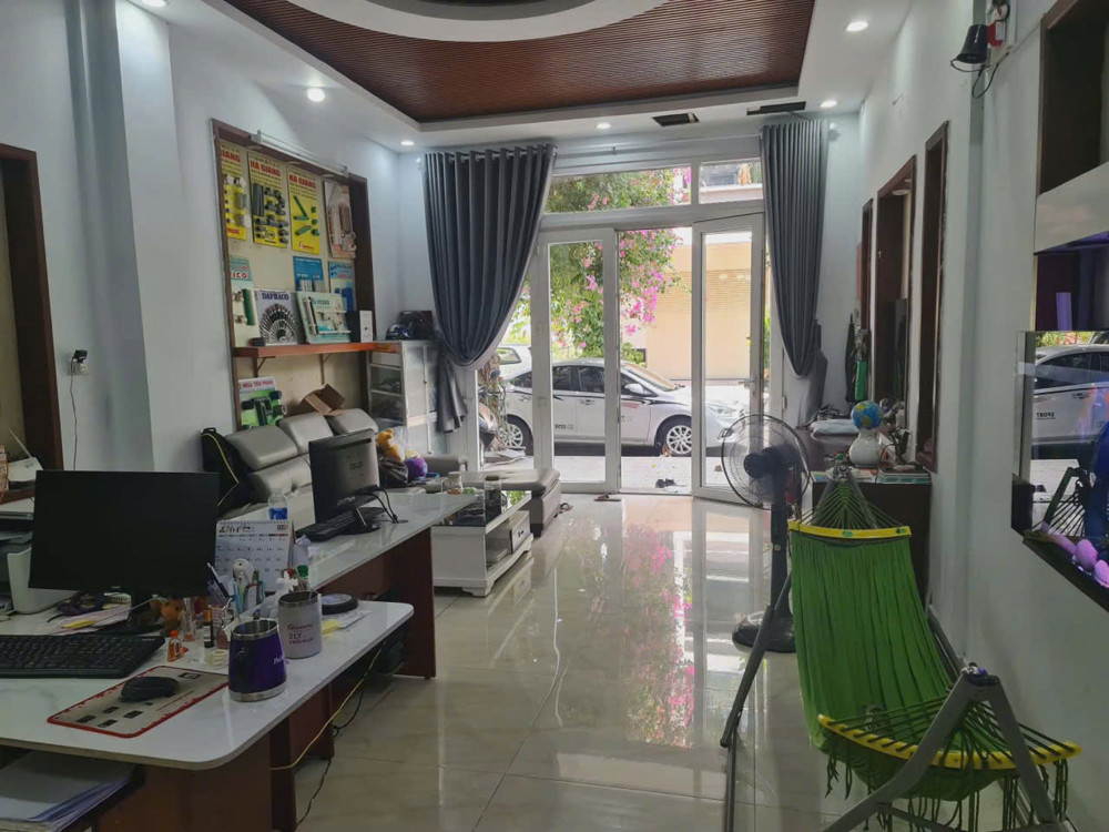 Bán Nhà 4 Tấng Khu Gs Ngay Go Dĩ An,Dòng Tiền Ổn Định 240Tr/năm