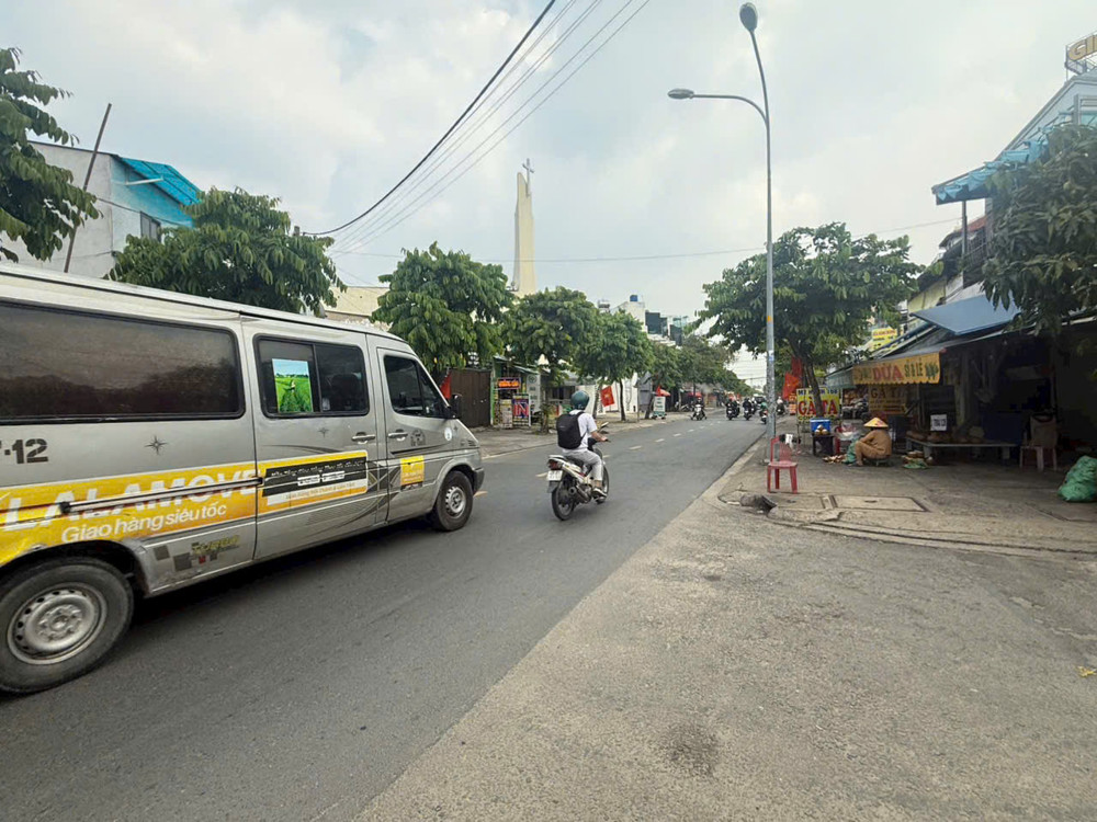 Góc 3 Mặt Tiền Song Hành Trung Chánh – Dòng Tiền 40Tr/tháng – Hàng Siêu Hiếm
